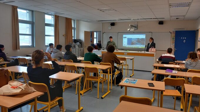 La prépa médicale Ipesud rend visite à la prépaMED du lycée Renouvier.jpg